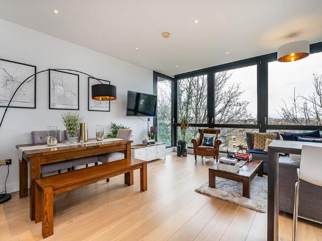 Flat for sale in Putney, Greater London