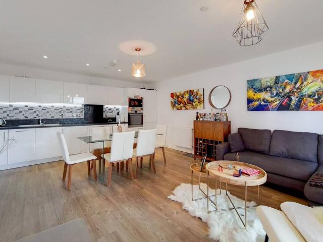 Flat for sale in Silvertown, Greater London