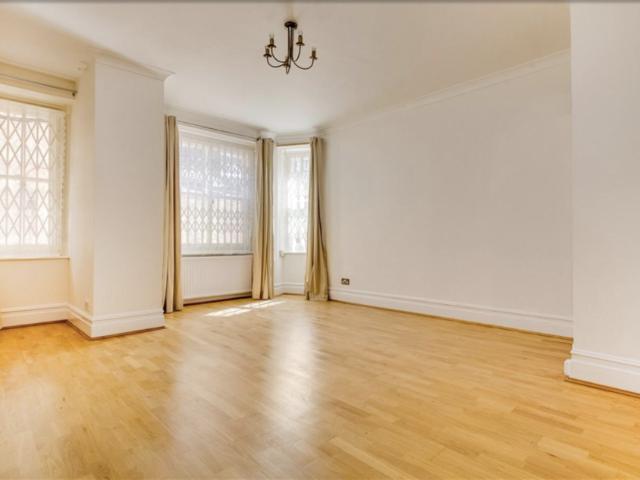 Flat for sale in Brompton, Greater London