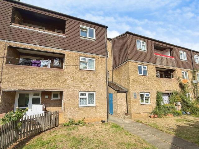 Flat for sale in Phippsville, Northampton