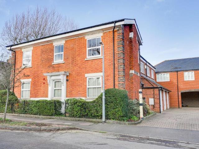 Flat for sale in Leighton-Linslade, Linslade