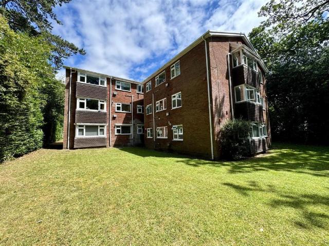 Flat for sale in Charminster, Bournemouth