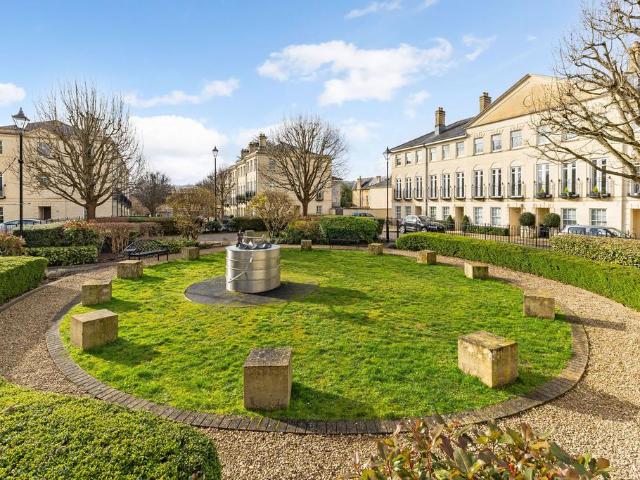 Flat for sale in Locksbrook, Bath