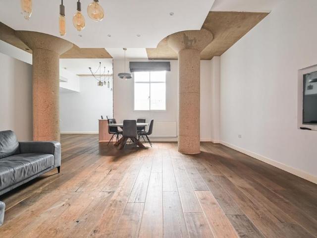 Flat for sale in Holborn, Greater London