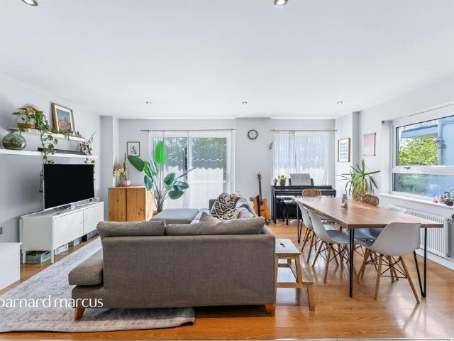 Flat for sale in London Borough of Merton, Greater London