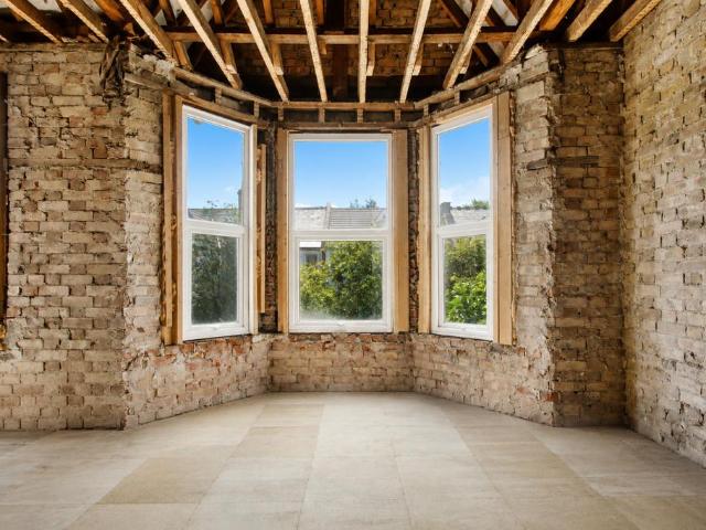 Flat for sale in Harlesden, Greater London