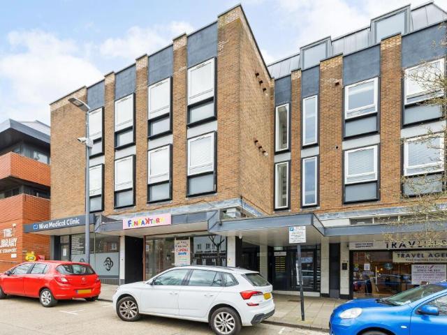 Flat for sale in Stanmore Broadway, Greater London