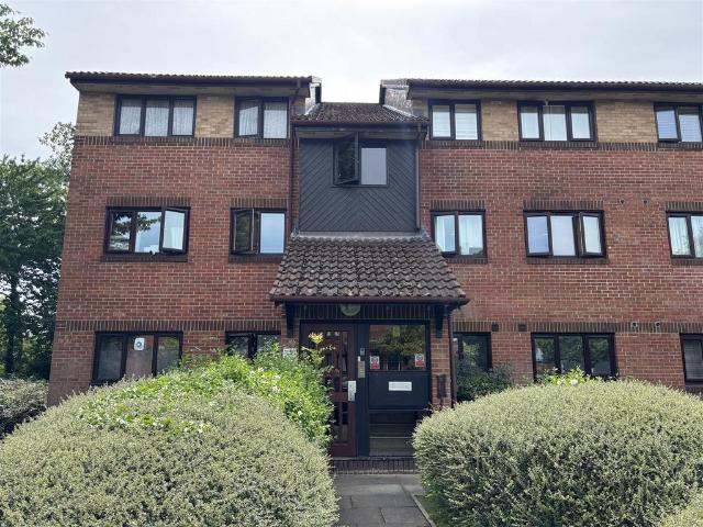 Flat for sale in Burnt Oak, Greater London