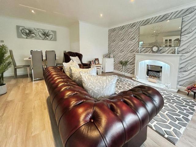 Flat for sale in Cheadle Hulme, Greater Manchester