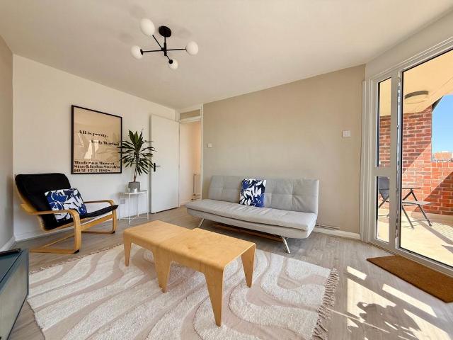 Flat for sale in Central, Heathlands