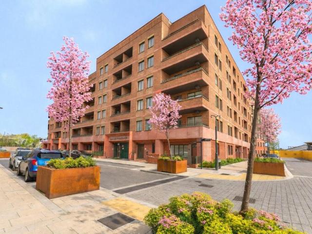 Flat for sale in Upper Edmonton, Greater London
