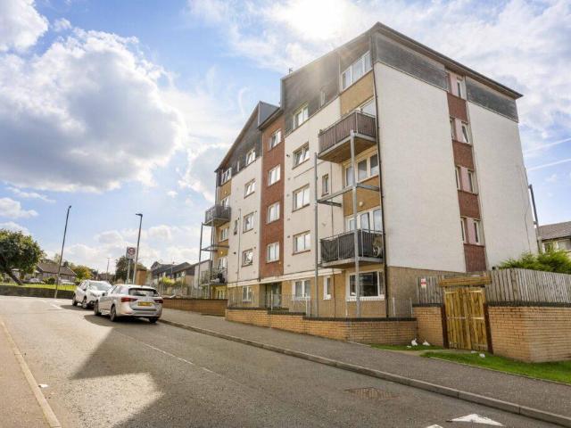Flat for sale in Gilmerton, Scotland