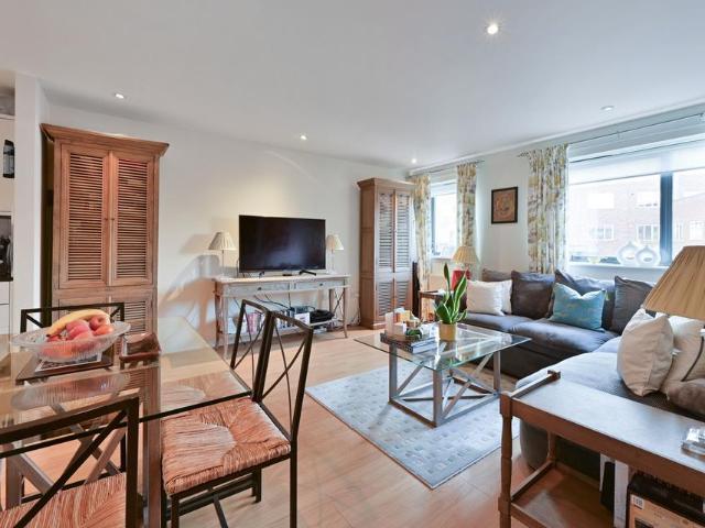 Flat for sale in Putney, Greater London