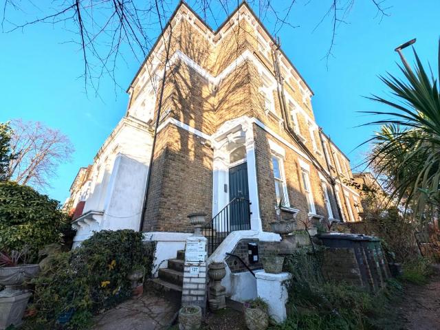 Flat for sale in Loughborough Junction, Greater London