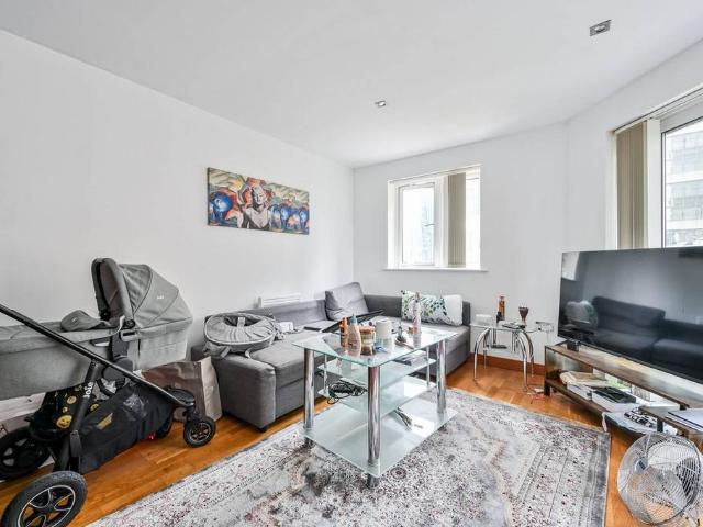 Flat for sale in Canary Wharf, Isle Of Man