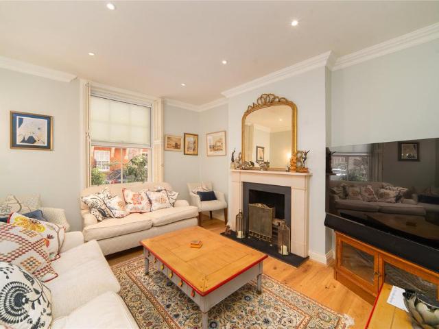 Flat for sale in Chelsea, Greater London