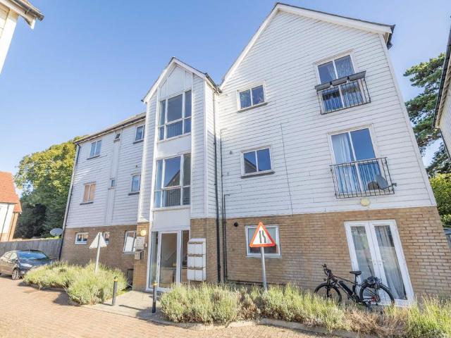 Flat for sale in Willesborough, Bridgefield