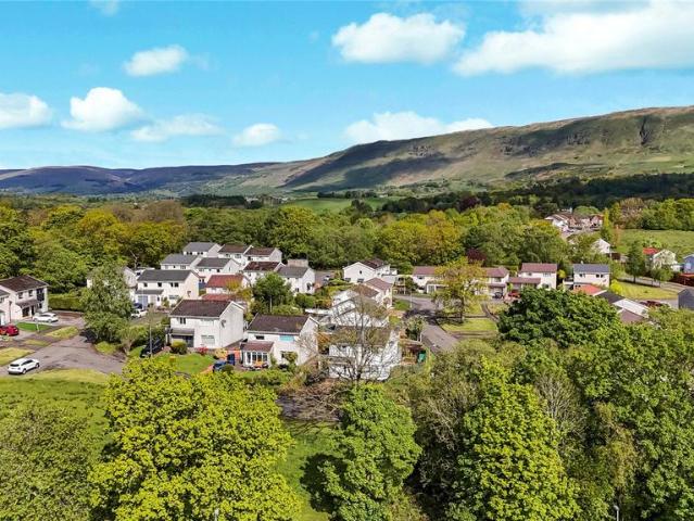 Flat for sale in Milton Of Campsie, Scotland