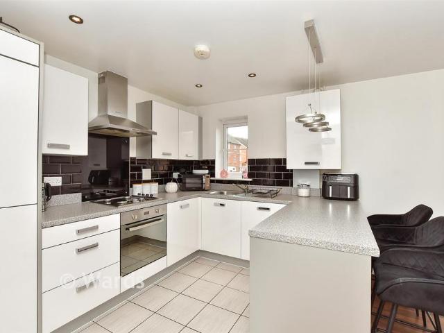 Flat for sale in Oad Street, Kent