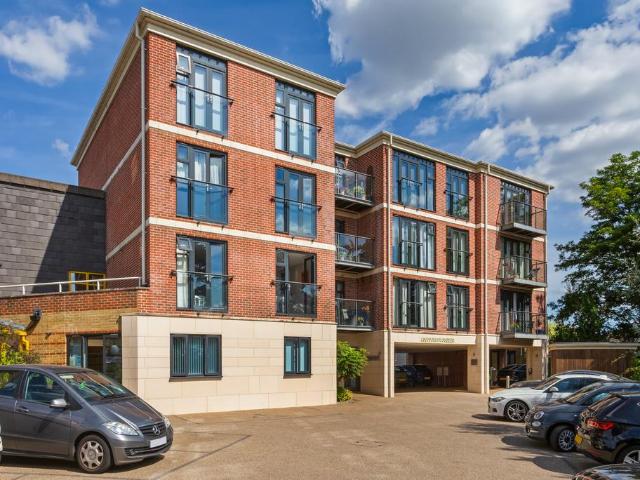 Flat for sale in Sevenoaks, The Butts