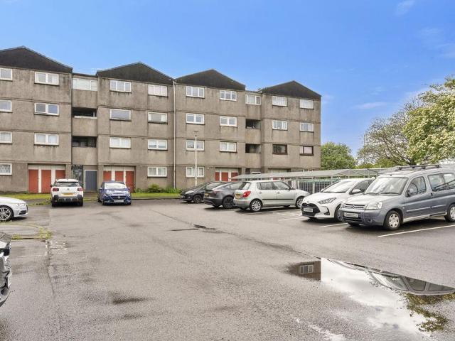 Flat for sale in Stenhouse, Scotland