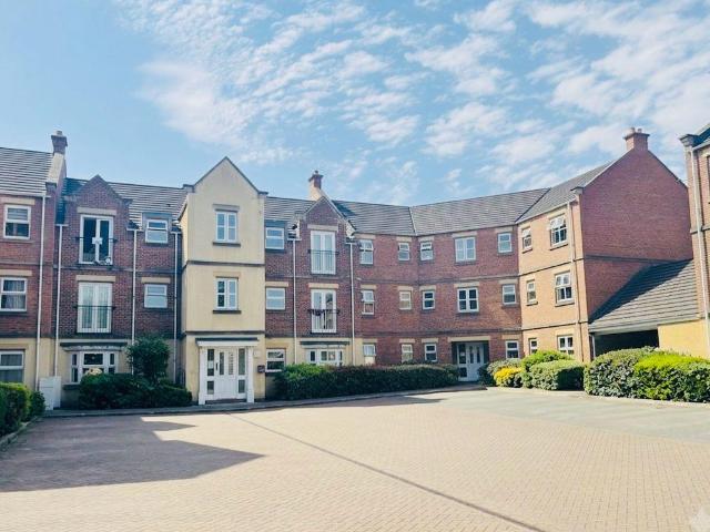Flat for sale in Wortley, West Yorkshire