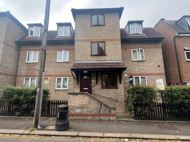Flat for sale in Upper Walthamstow, Leyton