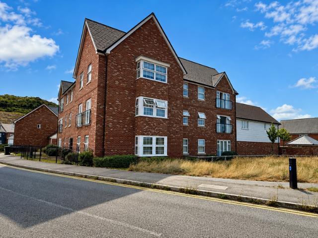 Flat for sale in Bourne Vale, Kent