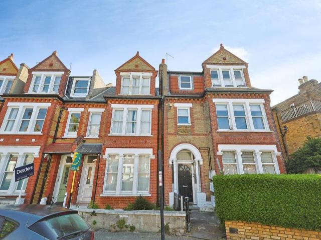 Flat for sale in Clapham Junction, Greater London