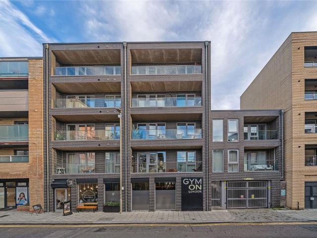 Flat for sale in Battersea, Greater London