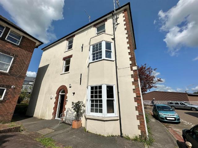 Flat for sale in Lewes, Iford