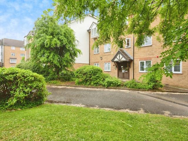 Flat for sale in Alperton, Greater London