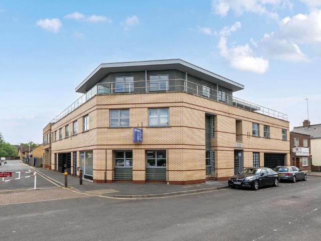 Flat for sale in Norbiton, Greater London