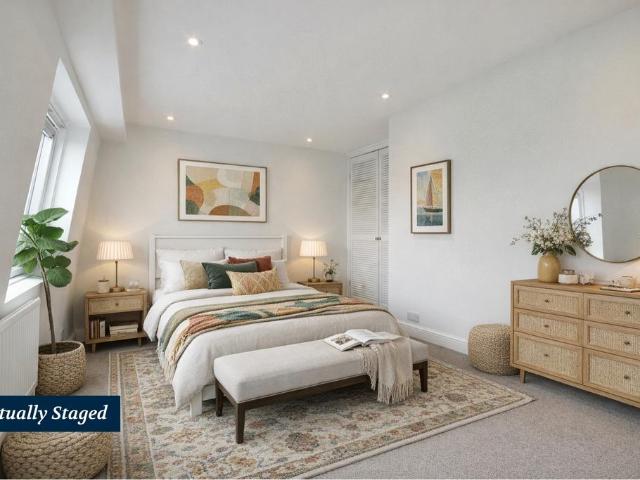 Flat for sale in Shepherd's Bush, Greater London