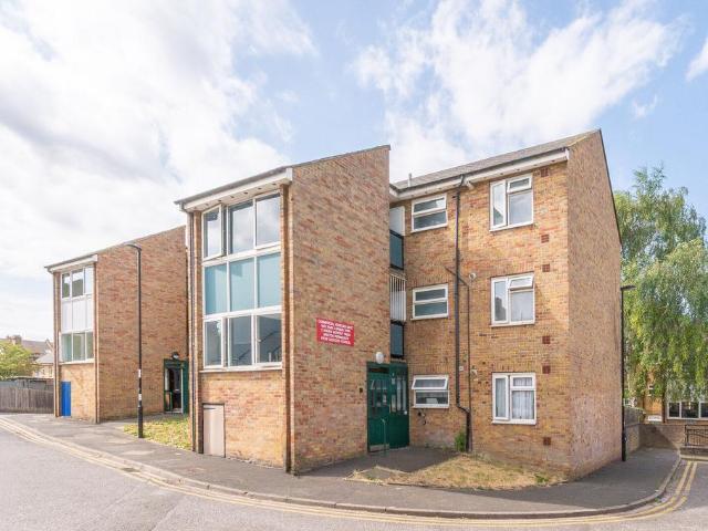 Flat for sale in London Borough of Croydon, South Norwood