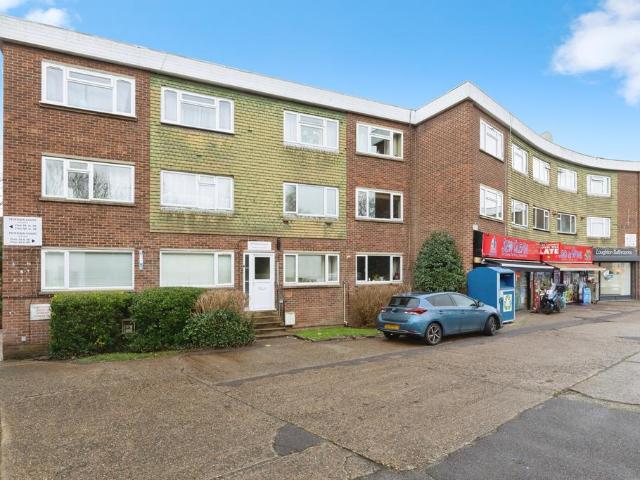 Flat for sale in Debden Green, Epping
