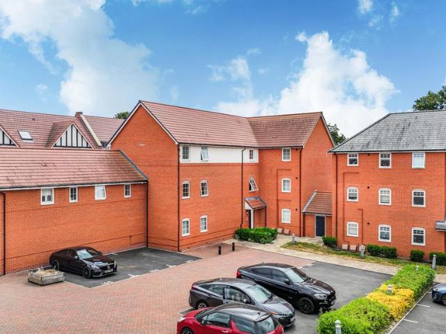 Flat for sale in Harlow, Essex