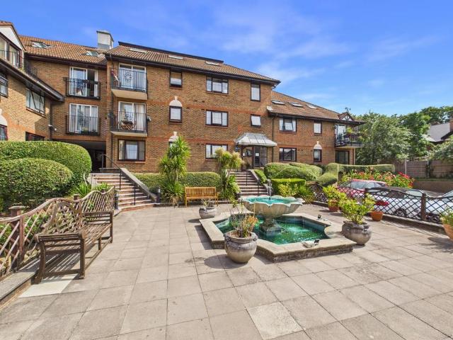 Flat for sale in London Borough of Croydon, Purley