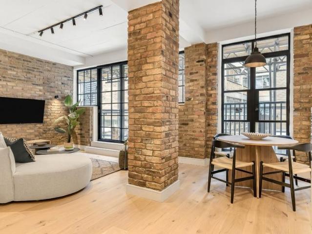 Flat for sale in Finsbury, Greater London