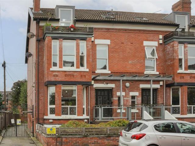 Flat for sale in Chorlton-cum-Hardy, Manchester
