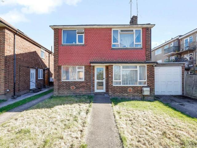 Flat for sale in Colney Hatch, Greater London
