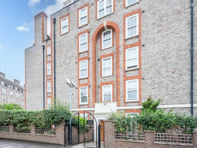 Flat for sale in Belgravia, Greater London