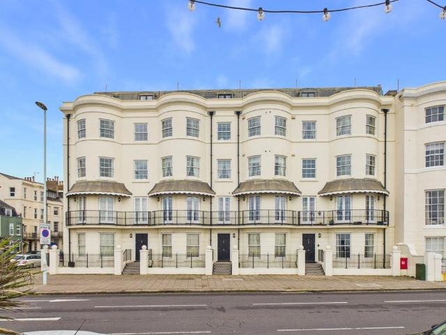 Flat for sale in West Worthing, Worthing