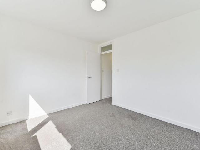Flat for sale in Wandsworth, East Hill