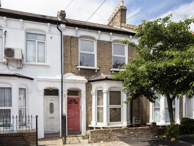 Flat for sale in Peckham, Greater London