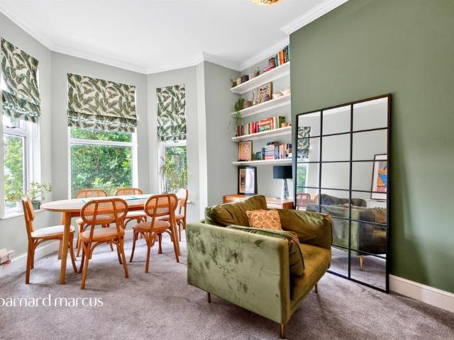 Flat for sale in Tulse Hill, Greater London