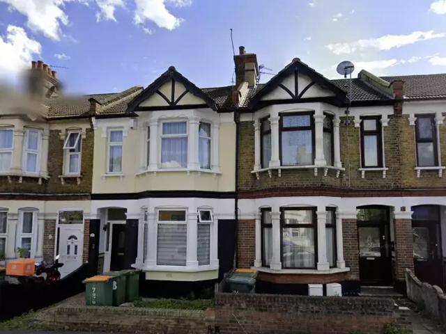 Flat for sale in London Borough of Newham, Greater London