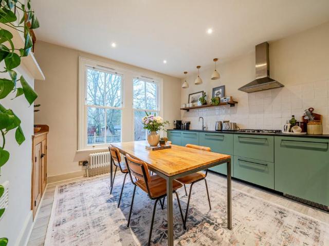 Flat for sale in Tulse Hill, Greater London