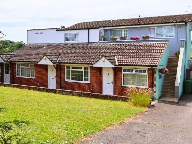 Flat for sale in Bolton Low Houses, Hampshire