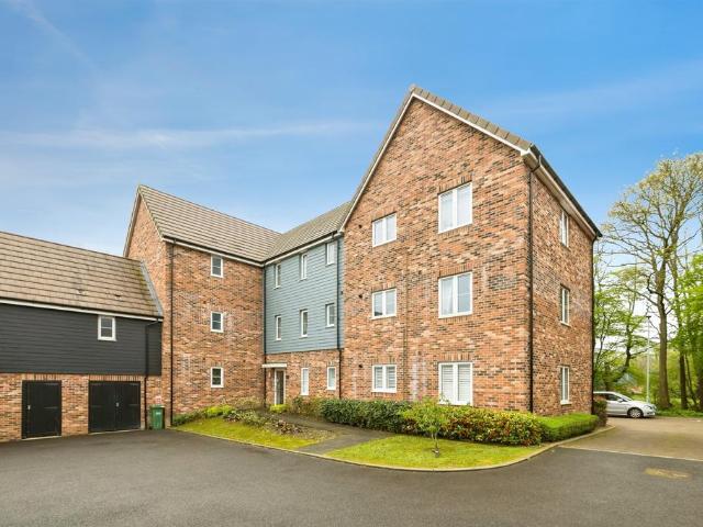 Flat for sale in World's End, Perryfields